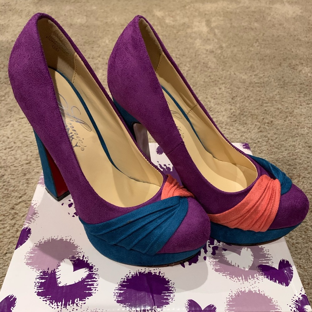 Annie Pinky multicolored faux suede heels 5.5